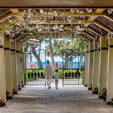 แอสตัน ไวกีกิ บีช ทาวเวอร์ Aparthotel โฮโนลูลู ภายนอก รูปภาพ The entrance to the Moana Surfrider