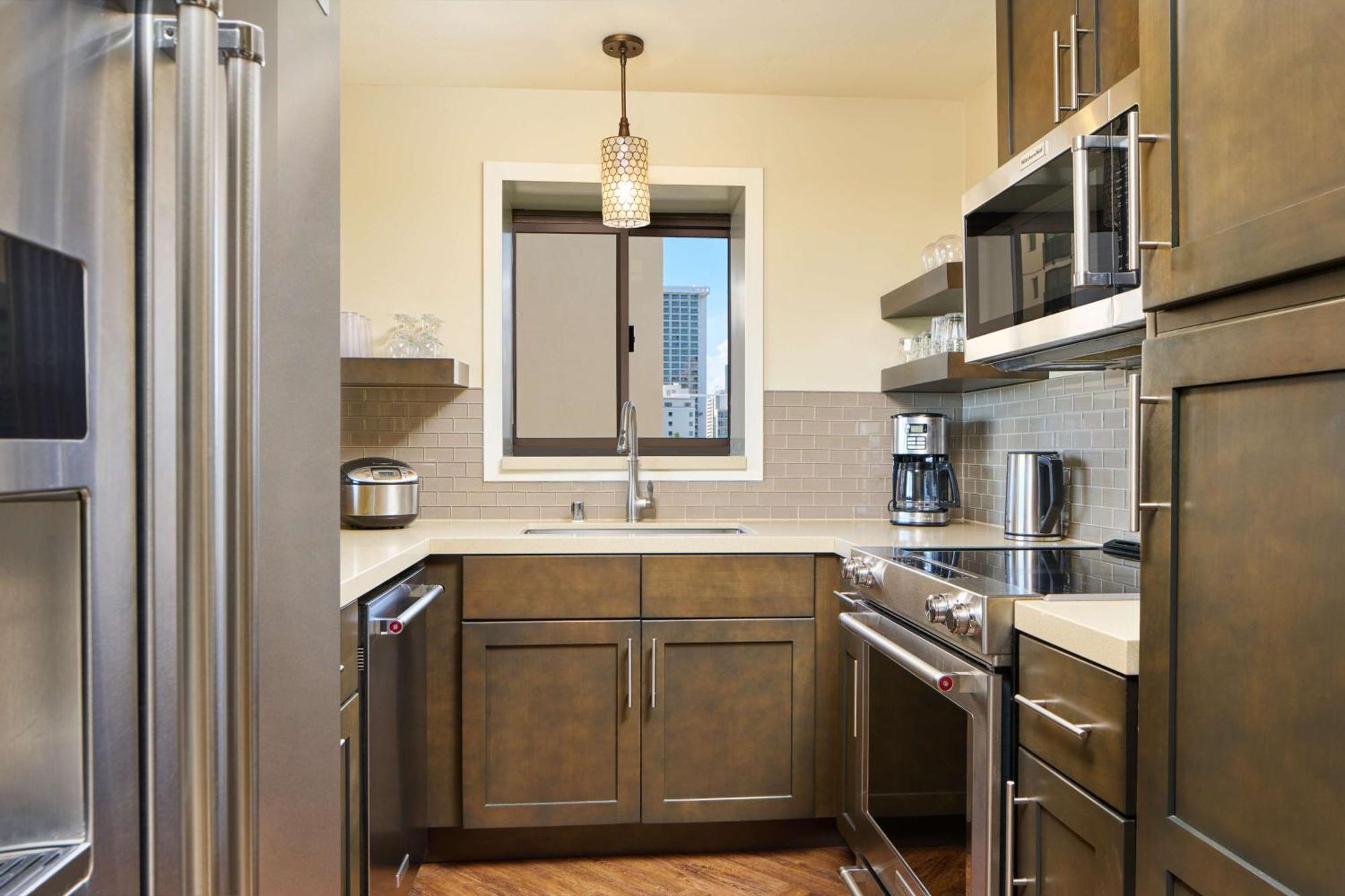 แอสตัน ไวกีกิ บีช ทาวเวอร์ Aparthotel โฮโนลูลู ภายนอก รูปภาพ A galley kitchen
