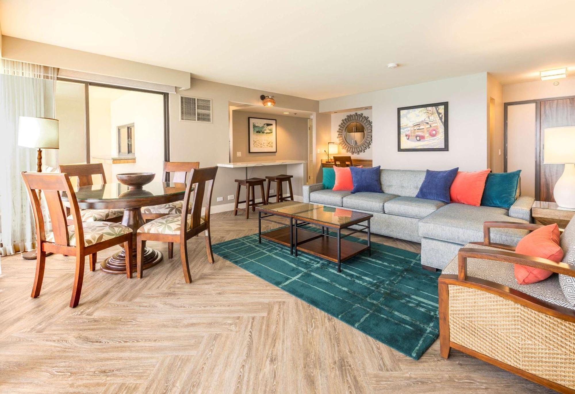แอสตัน ไวกีกิ บีช ทาวเวอร์ Aparthotel โฮโนลูลู ภายนอก รูปภาพ A living room at the Hilton Waikoloa Village