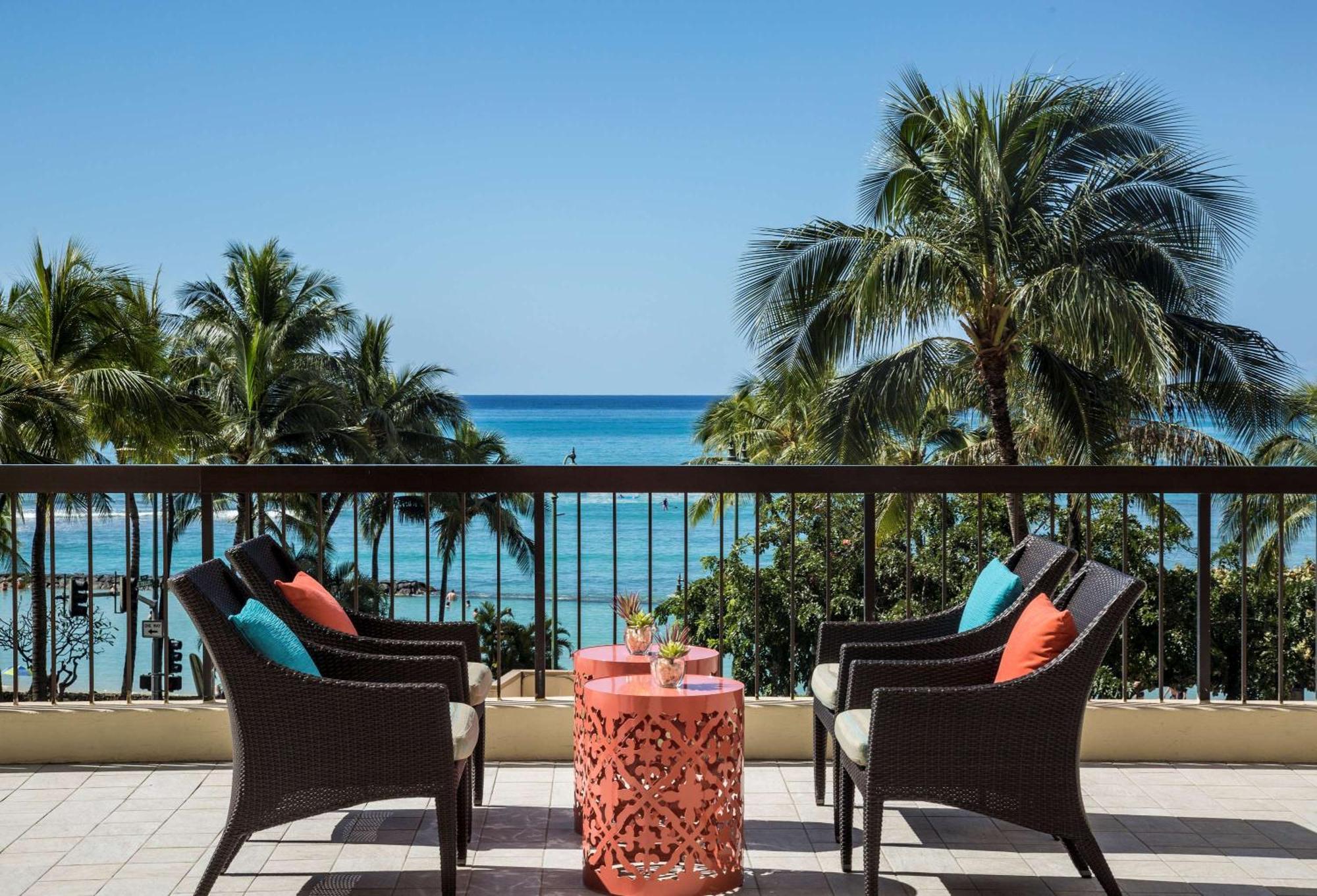 แอสตัน ไวกีกิ บีช ทาวเวอร์ Aparthotel โฮโนลูลู ภายนอก รูปภาพ View from the balcony of a suite at the Four Seasons Resort