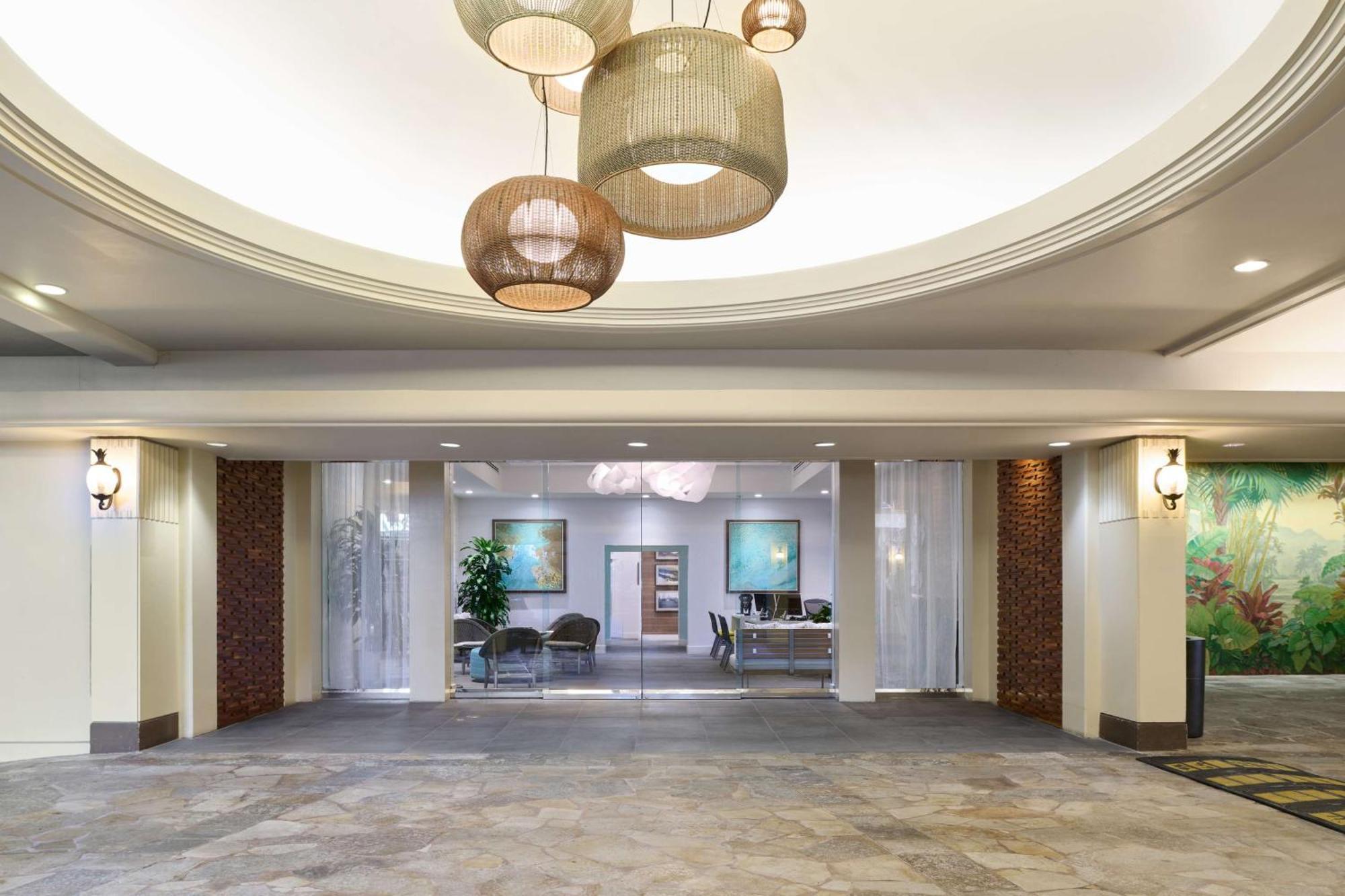 แอสตัน ไวกีกิ บีช ทาวเวอร์ Aparthotel โฮโนลูลู ภายนอก รูปภาพ The lobby of the hotel
