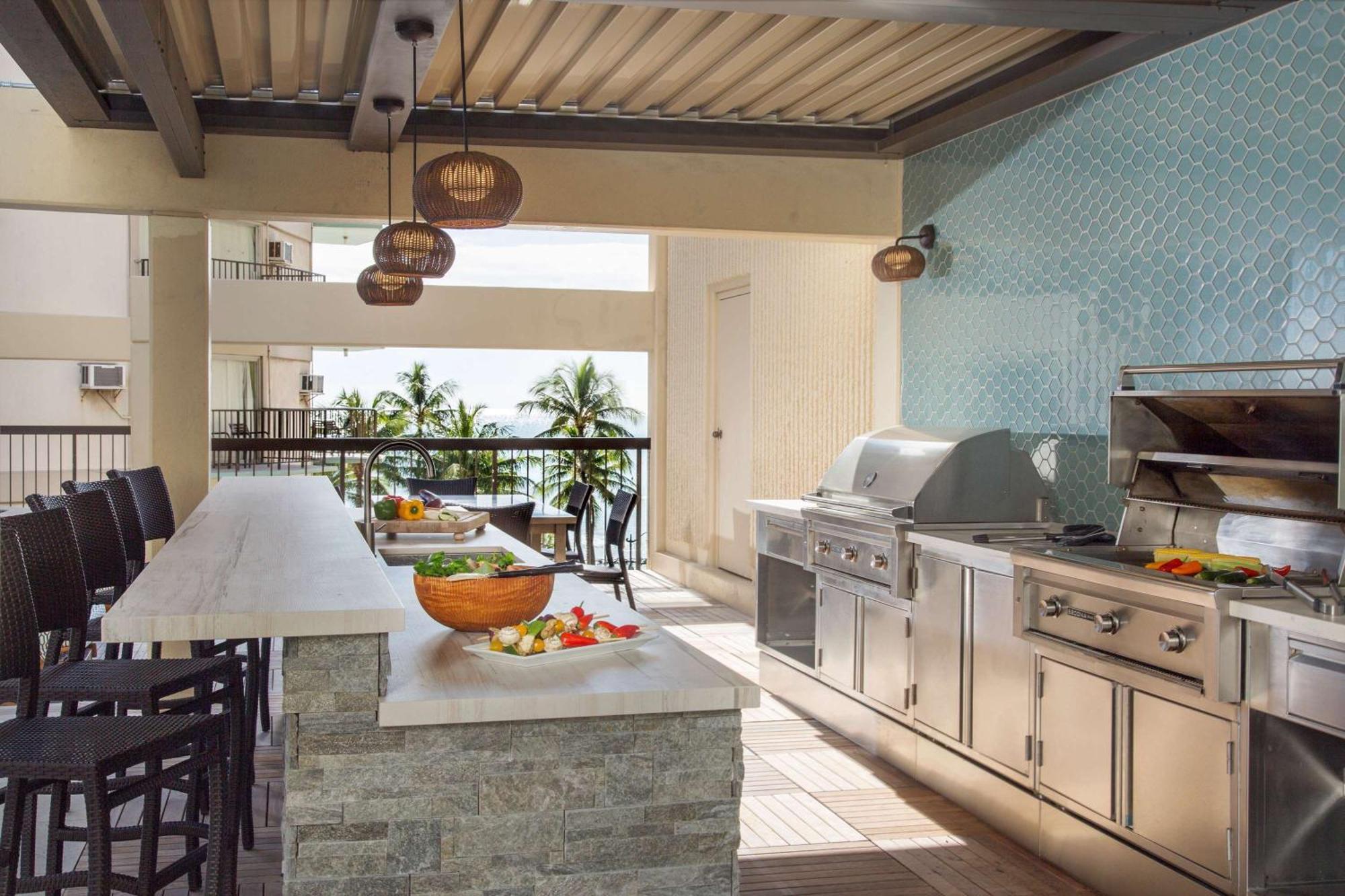 แอสตัน ไวกีกิ บีช ทาวเวอร์ Aparthotel โฮโนลูลู ภายนอก รูปภาพ Outdoor kitchen
