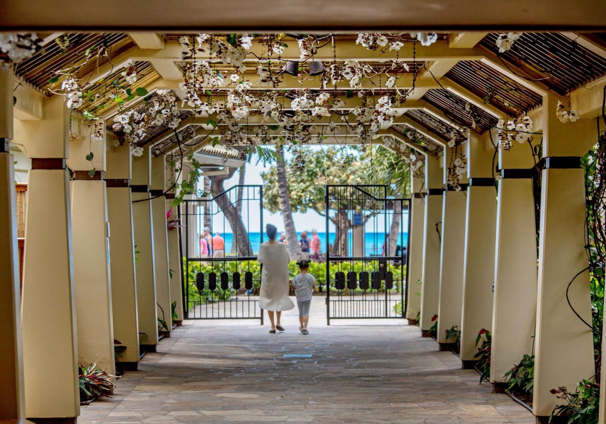 แอสตัน ไวกีกิ บีช ทาวเวอร์ Aparthotel โฮโนลูลู ภายนอก รูปภาพ The entrance to the Moana Surfrider