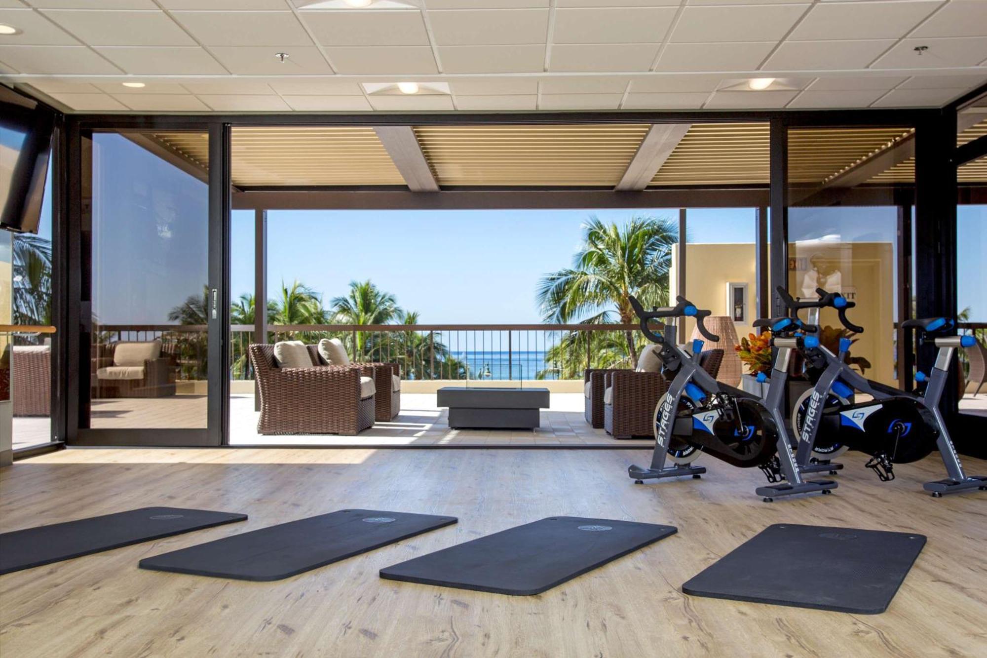 แอสตัน ไวกีกิ บีช ทาวเวอร์ Aparthotel โฮโนลูลู ภายนอก รูปภาพ The gym at the Four Seasons Resort
