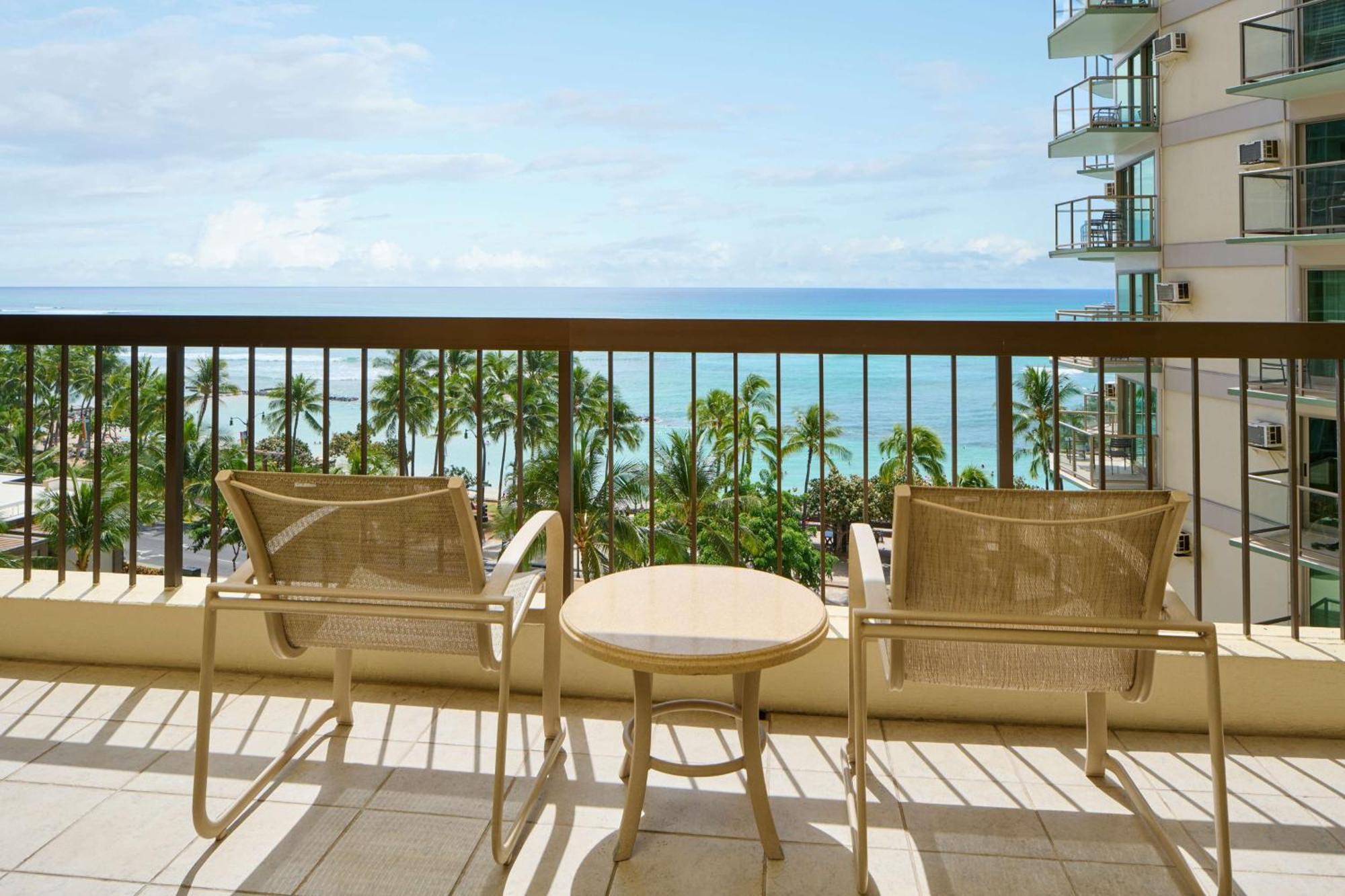 แอสตัน ไวกีกิ บีช ทาวเวอร์ Aparthotel โฮโนลูลู ภายนอก รูปภาพ A typical view from a guest room